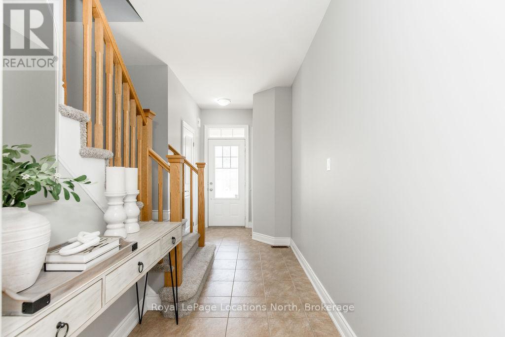 21 Covington Blue Crescent, Wasaga Beach, Ontario  L9Z 0E4 - Photo 3 - S12041722