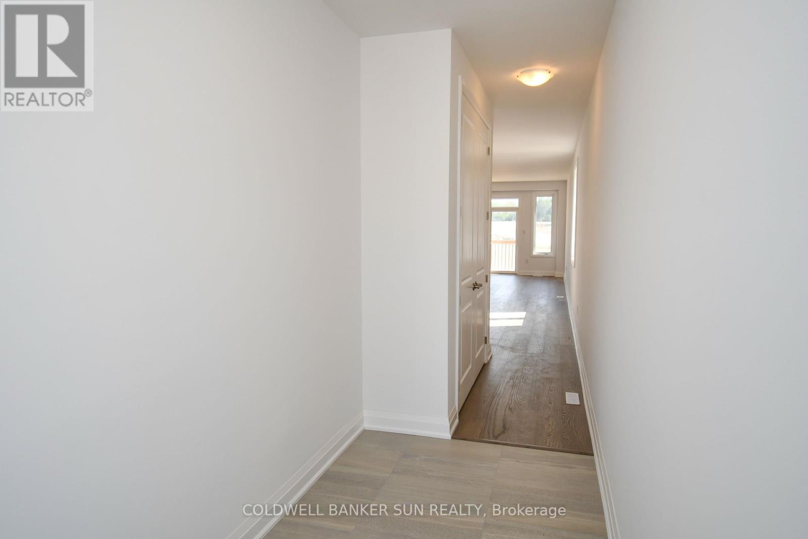 3 Gateway Drive, Barrie, Ontario  L9J 0V1 - Photo 6 - S12033623