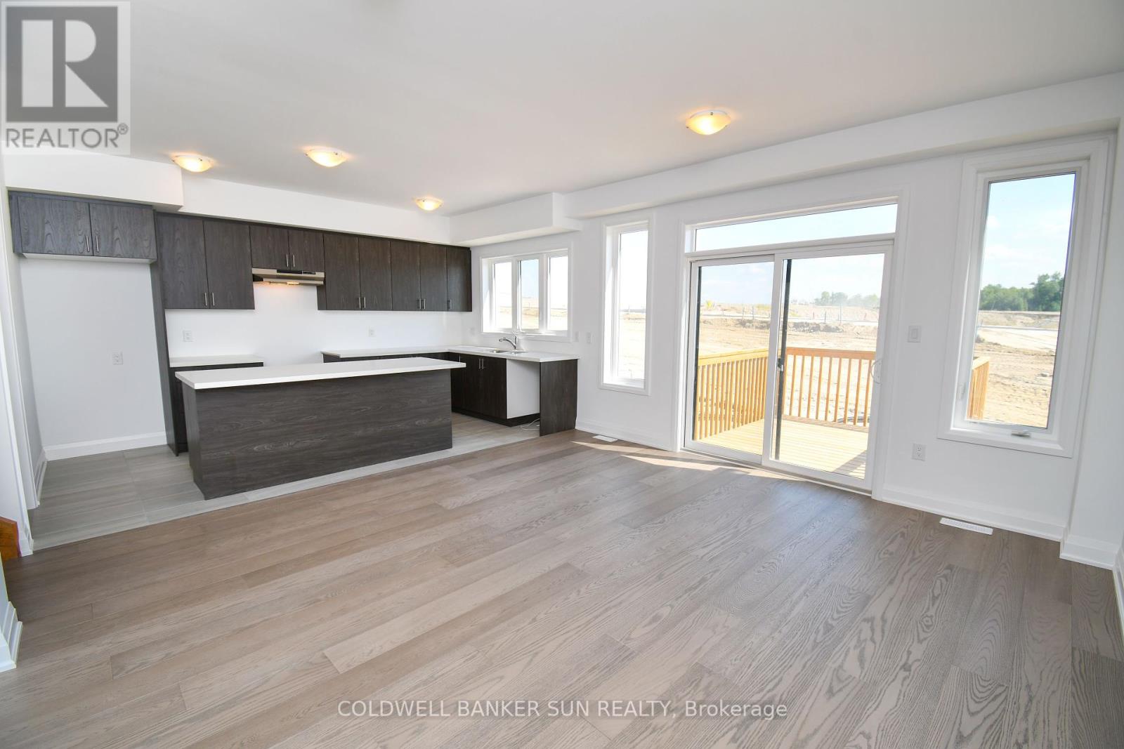 3 Gateway Drive, Barrie, Ontario  L9J 0V1 - Photo 8 - S12033623