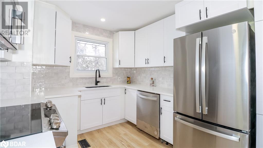 255 Calford St Street, Angus, Ontario  L0M 1B0 - Photo 11 - 40709764