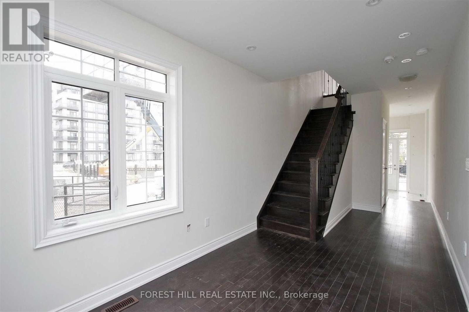 61 Glazebrook Avenue, Vaughan, Ontario  L4L 0H9 - Photo 3 - N12041711