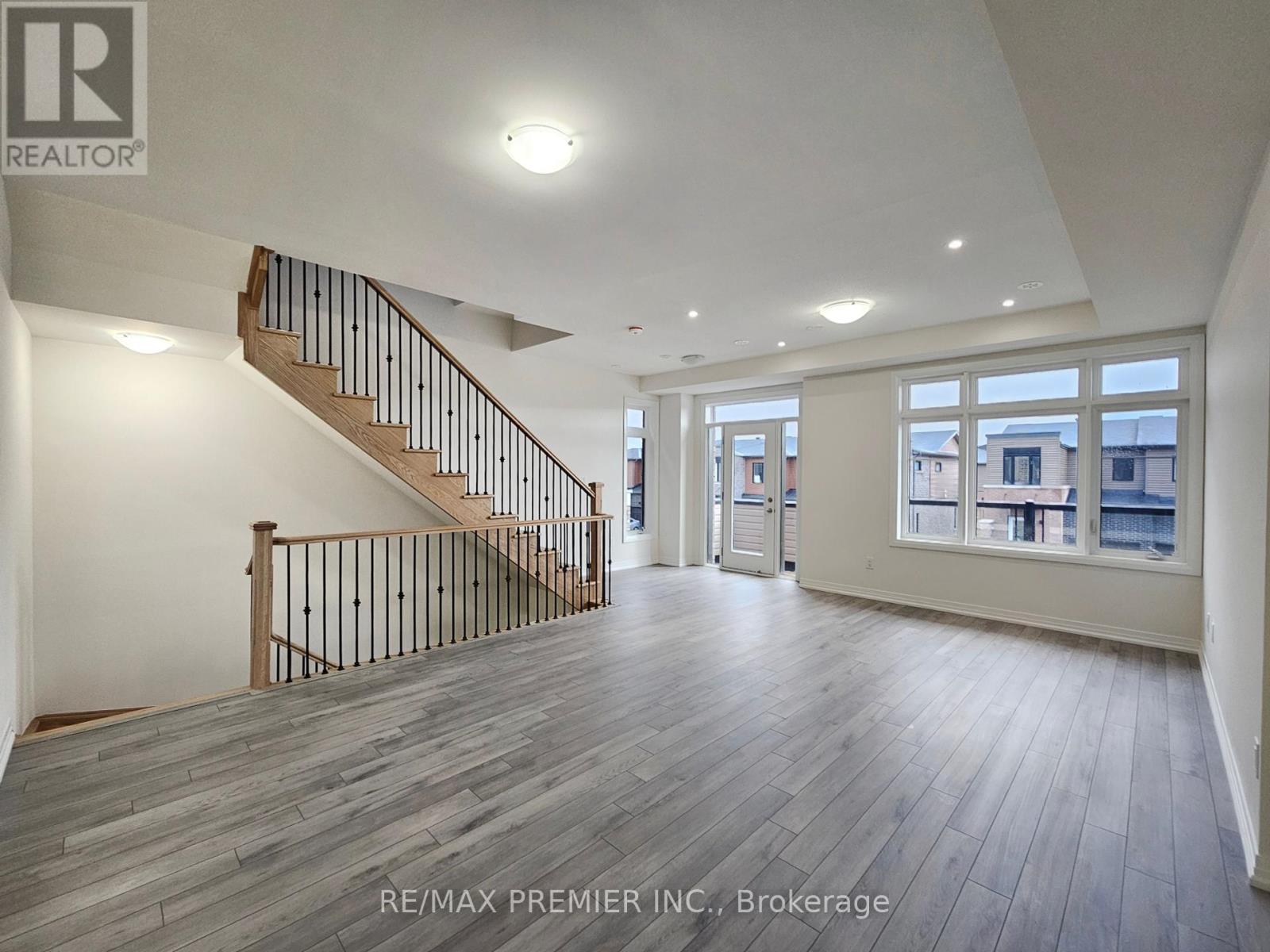 Property at 142 TURNBERRY LANE image 5