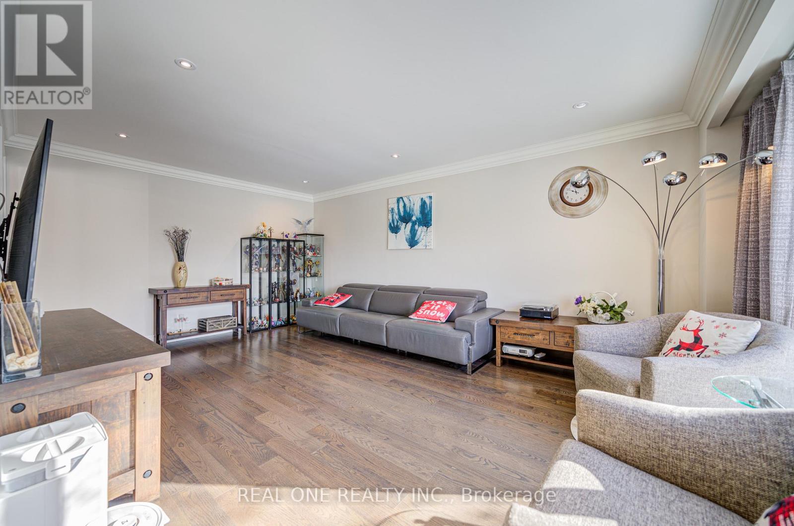 Property at 160 CAMBRIDGE COURT image 5