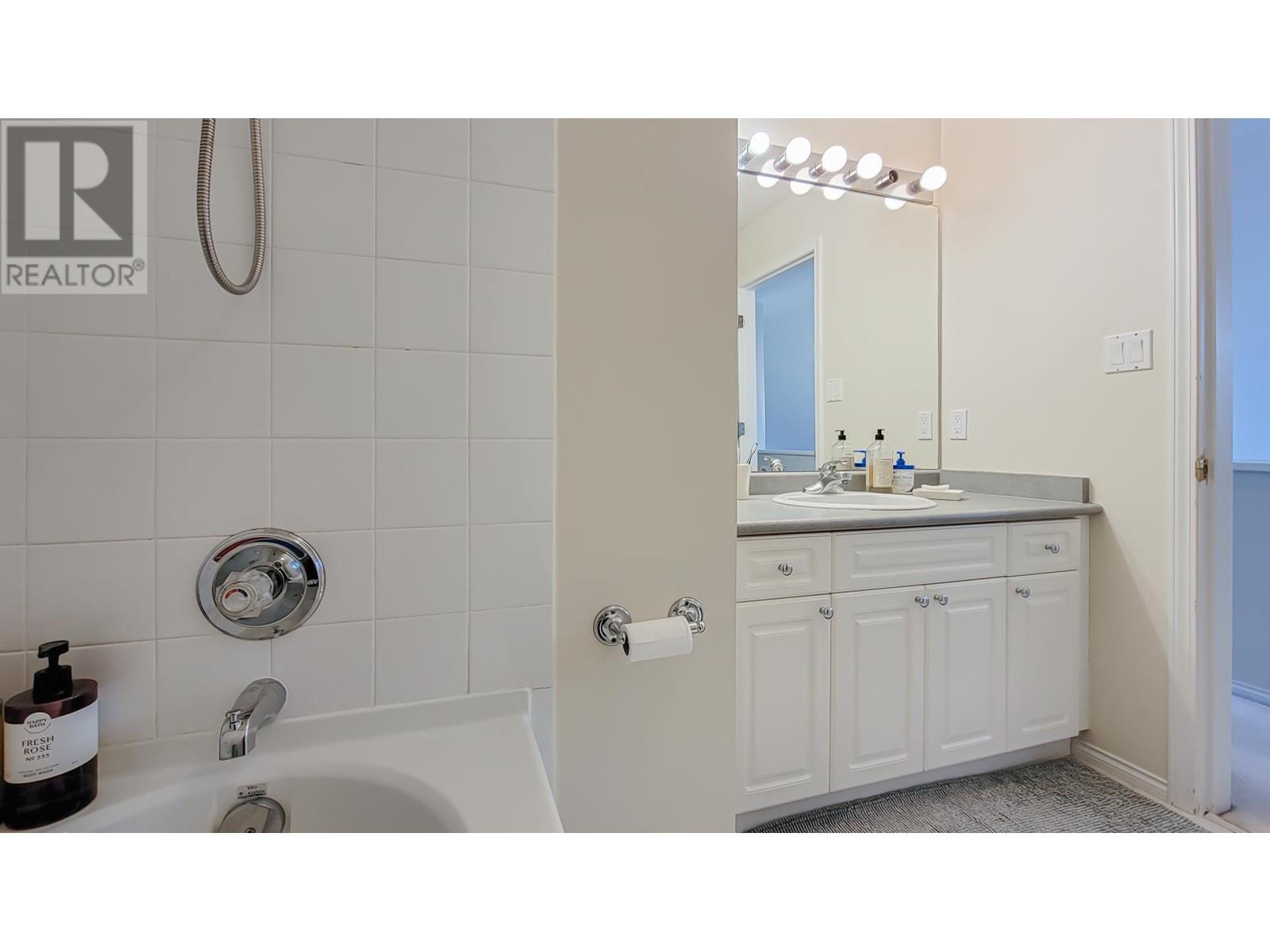 208 1465 Parkway Boulevard, Coquitlam, British Columbia  V3E 3E8 - Photo 34 - R2980835