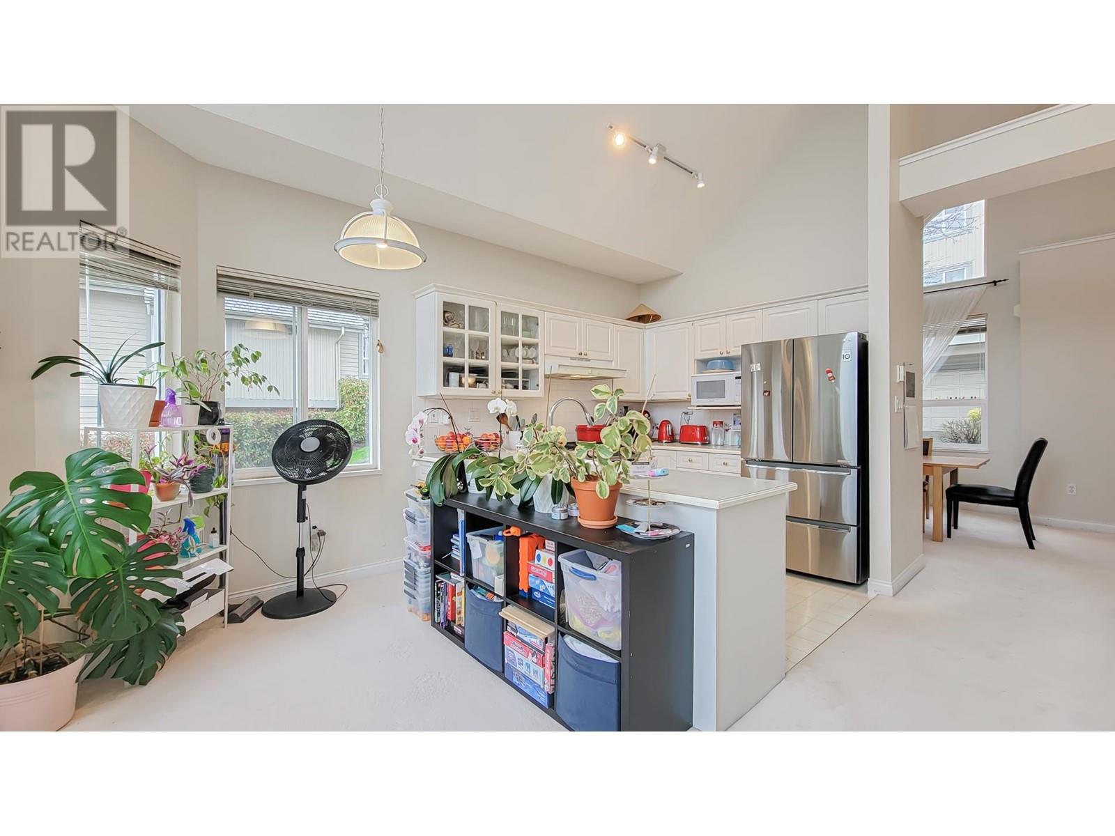 208 1465 Parkway Boulevard, Coquitlam, British Columbia  V3E 3E8 - Photo 13 - R2980835