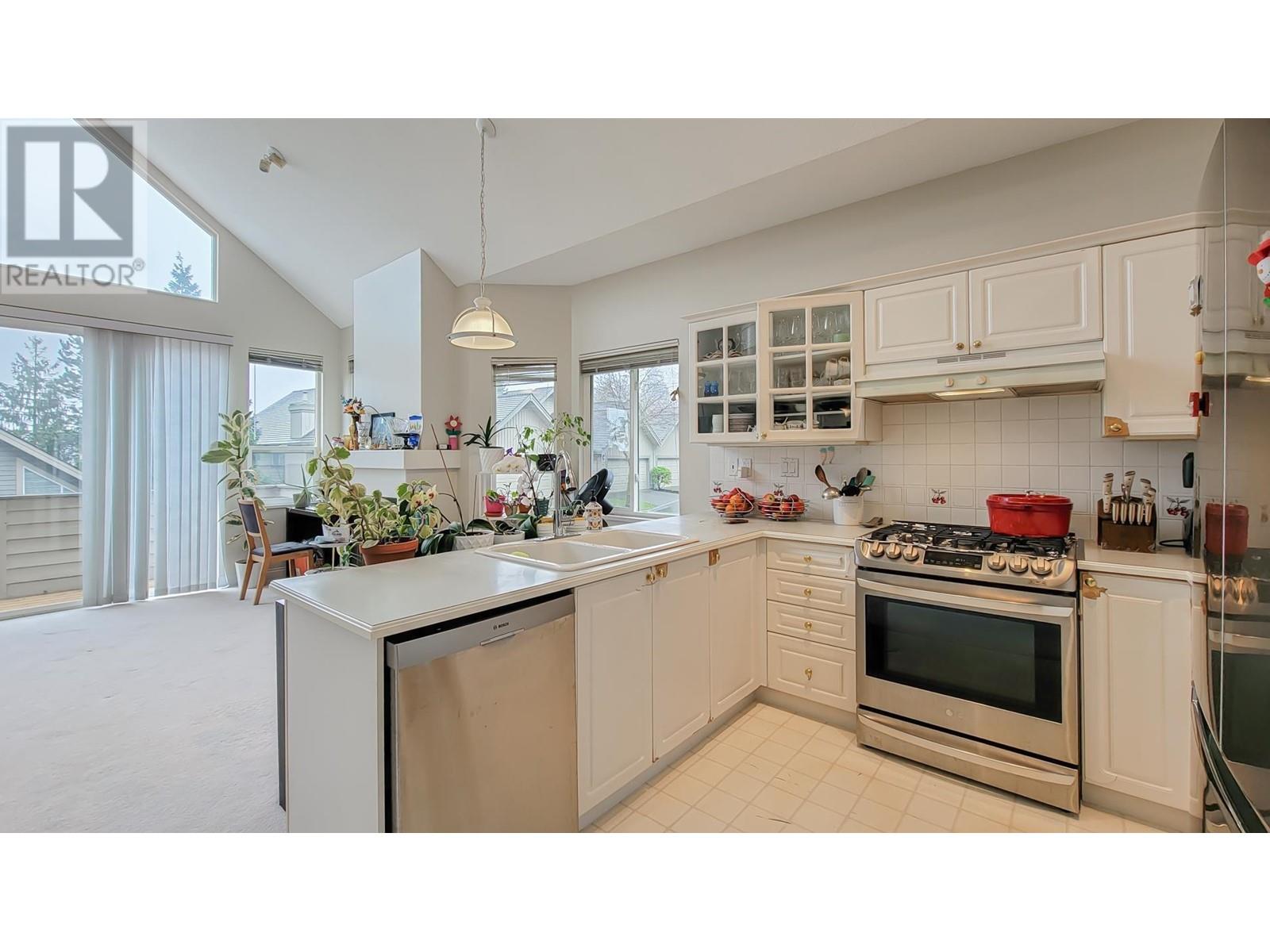 208 1465 Parkway Boulevard, Coquitlam, British Columbia  V3E 3E8 - Photo 14 - R2980835