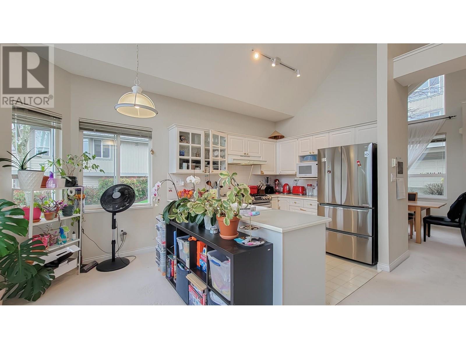 208 1465 Parkway Boulevard, Coquitlam, British Columbia  V3E 3E8 - Photo 12 - R2980835