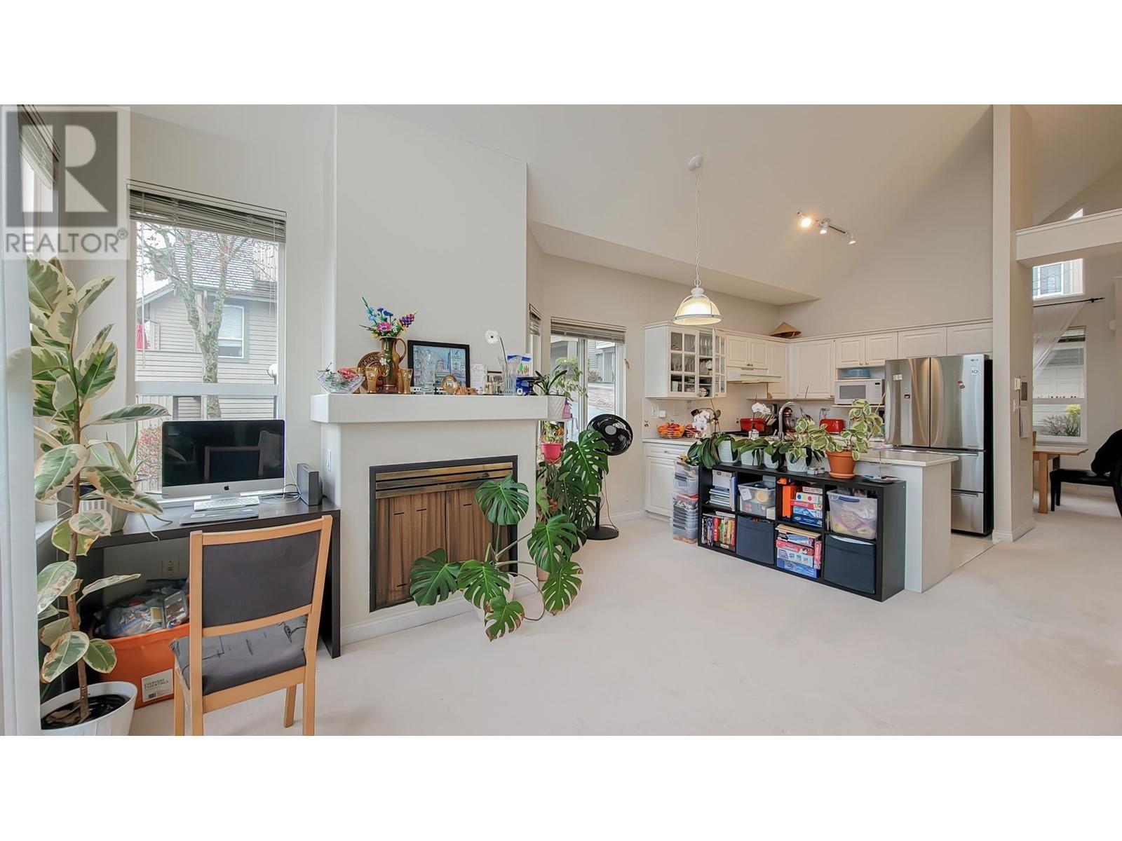 208 1465 Parkway Boulevard, Coquitlam, British Columbia  V3E 3E8 - Photo 9 - R2980835