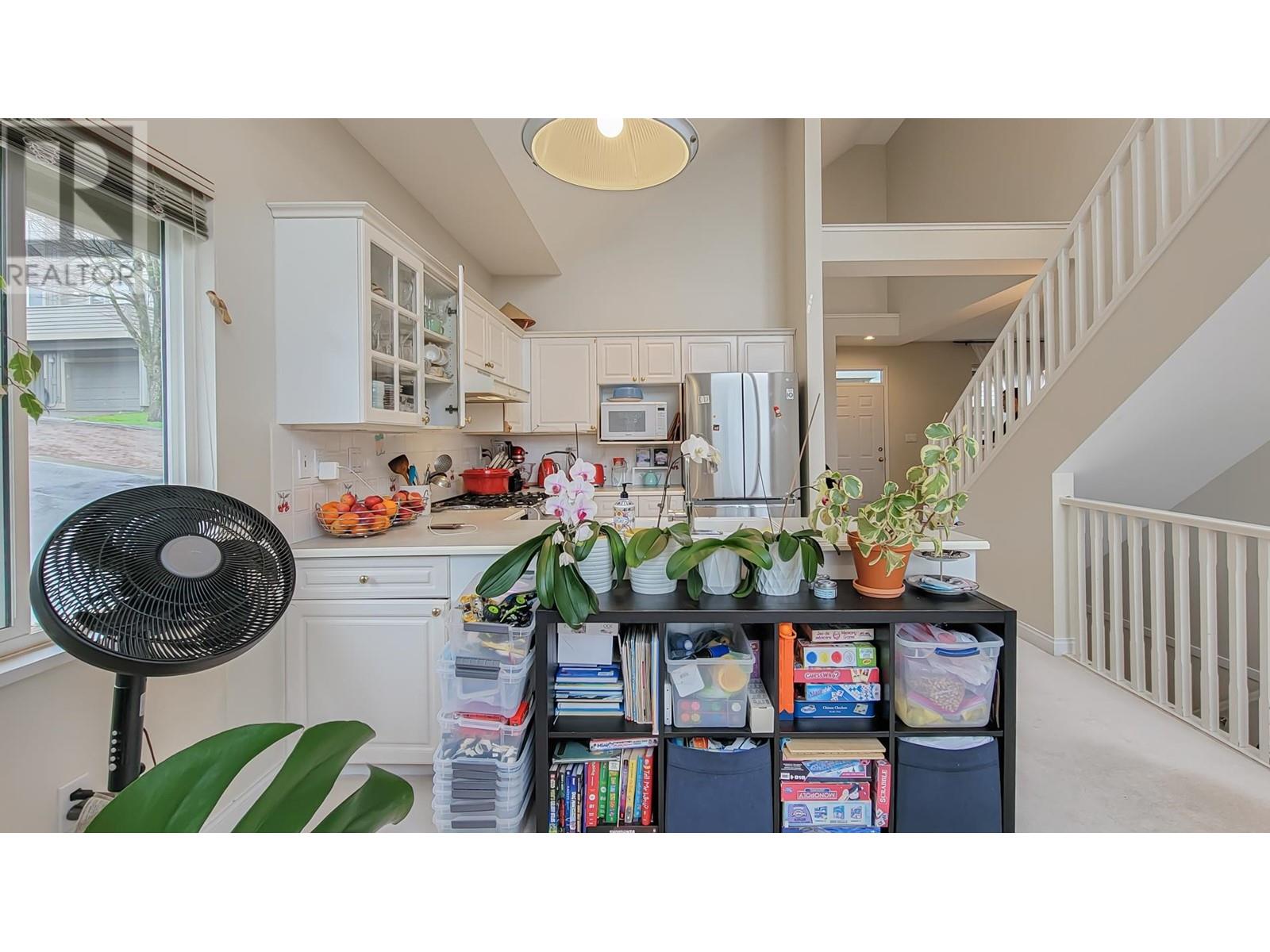 208 1465 Parkway Boulevard, Coquitlam, British Columbia  V3E 3E8 - Photo 11 - R2980835