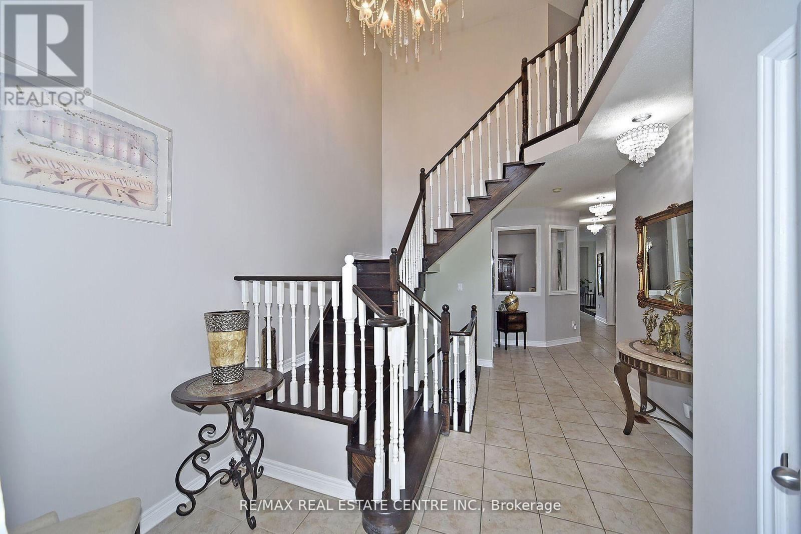 Property at 384 HIGHGLEN AVENUE image 5