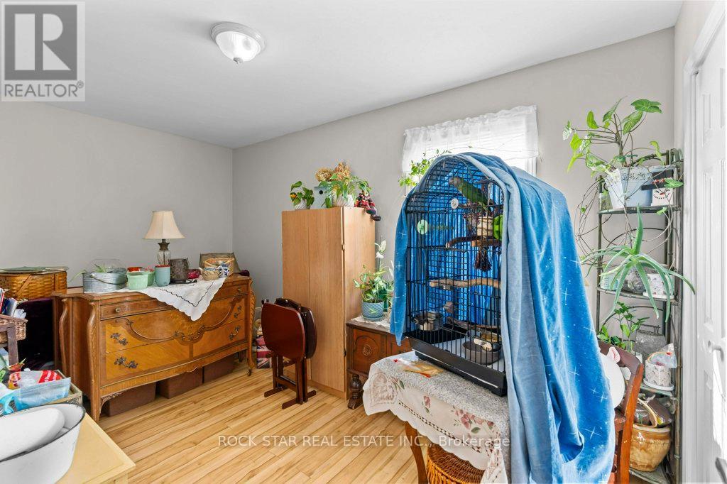 81 Grass Avenue, St. Catharines, Ontario  L2R 1T2 - Photo 10 - X12041794