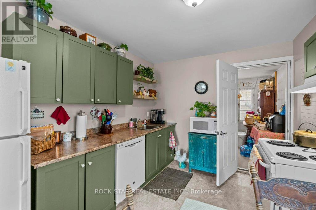 81 Grass Avenue, St. Catharines, Ontario  L2R 1T2 - Photo 6 - X12041794