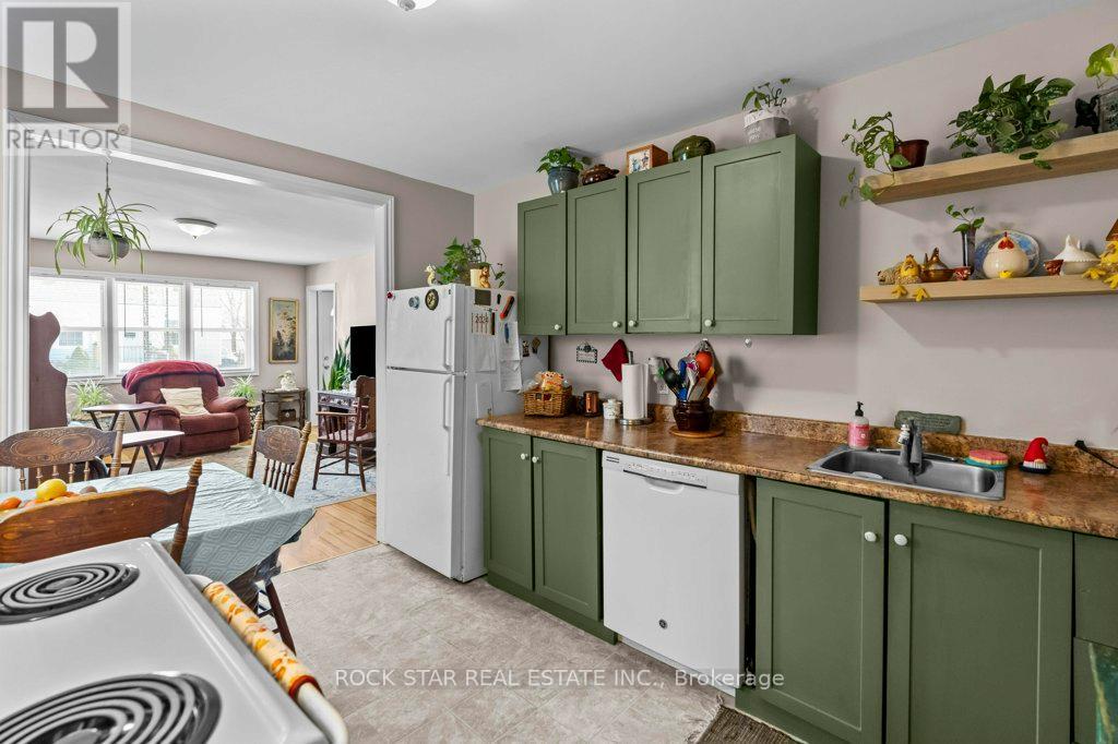 81 Grass Avenue, St. Catharines, Ontario  L2R 1T2 - Photo 7 - X12041794