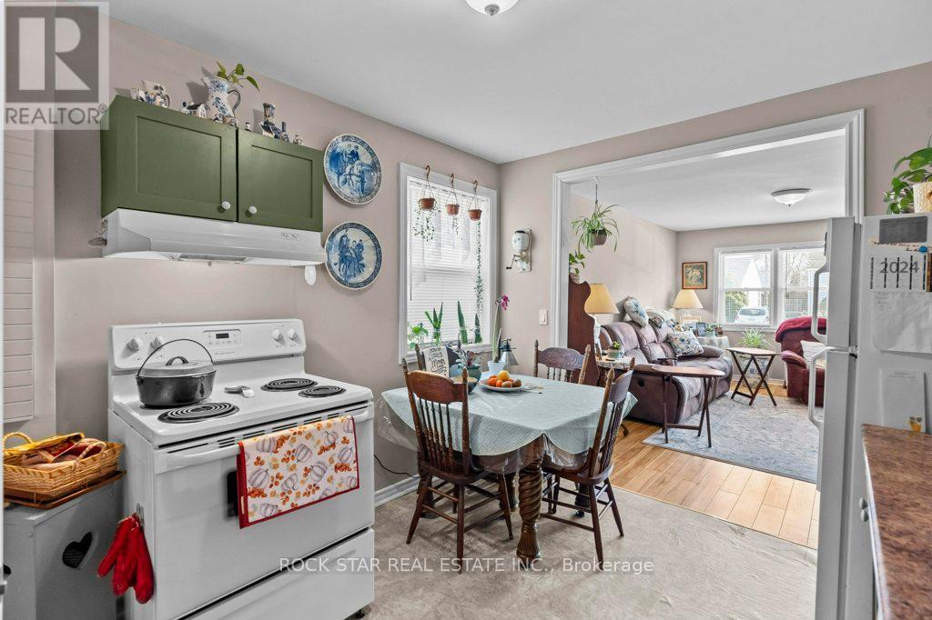 81 Grass Avenue, St. Catharines, Ontario  L2R 1T2 - Photo 8 - X12041794