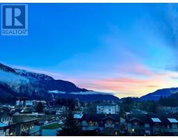 516 1211 VILLAGE GREEN WAY, Squamish, British Columbia