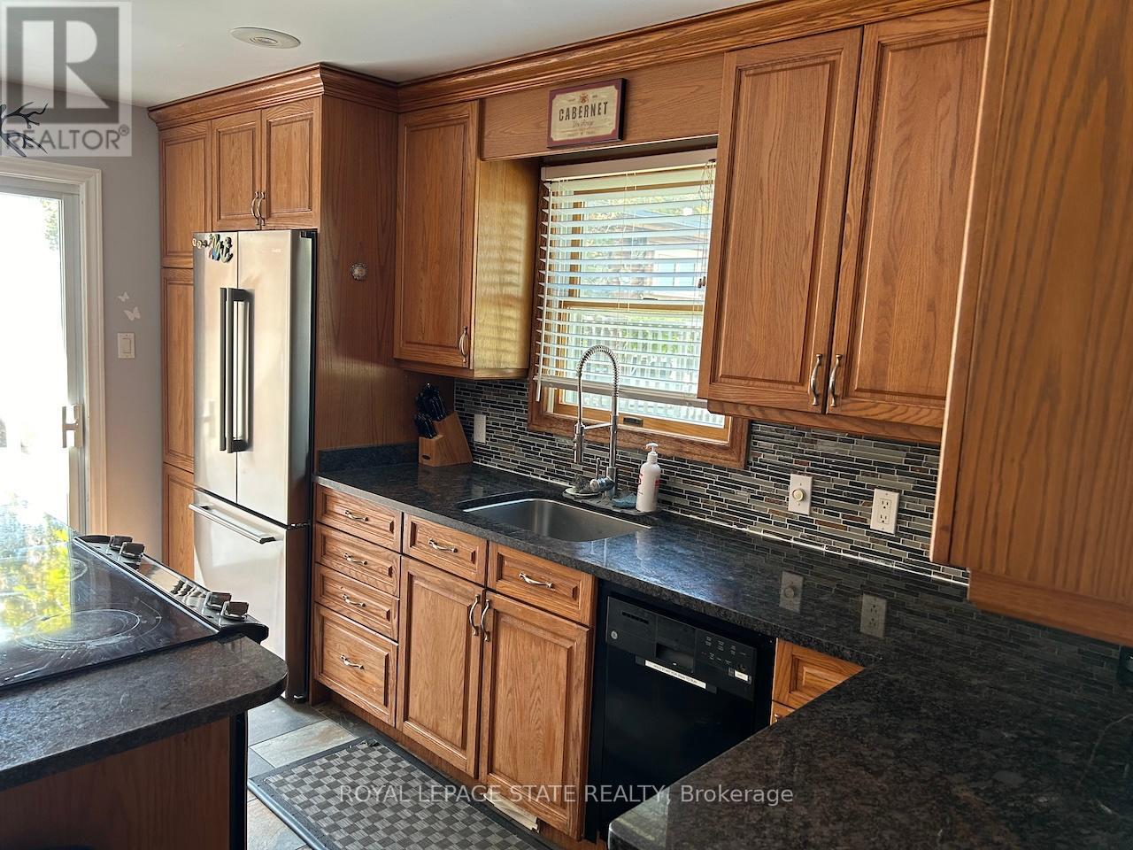 12529 Lakeshore Road, Wainfleet, Ontario  L0S 1V0 - Photo 11 - X12041823