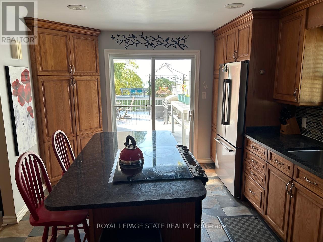 12529 Lakeshore Road, Wainfleet, Ontario  L0S 1V0 - Photo 8 - X12041823