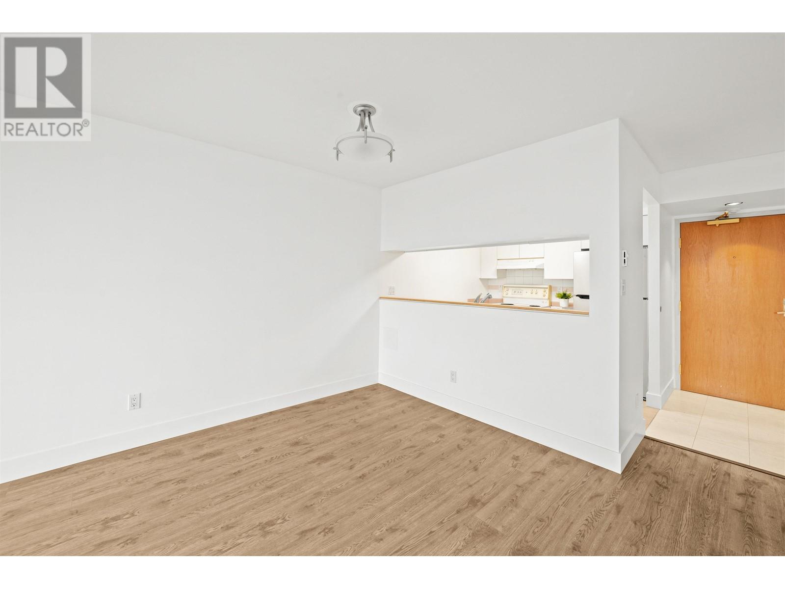 907 9623 Manchester Drive, Burnaby, British Columbia  V3N 4Y8 - Photo 6 - R2982217