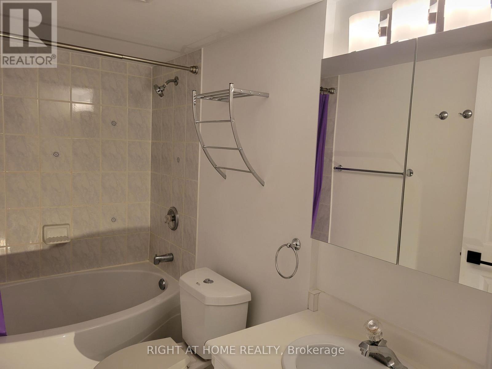 622 - 3 Ellesmere Street, Richmond Hill, Ontario  L4B 4N2 - Photo 15 - N12041844