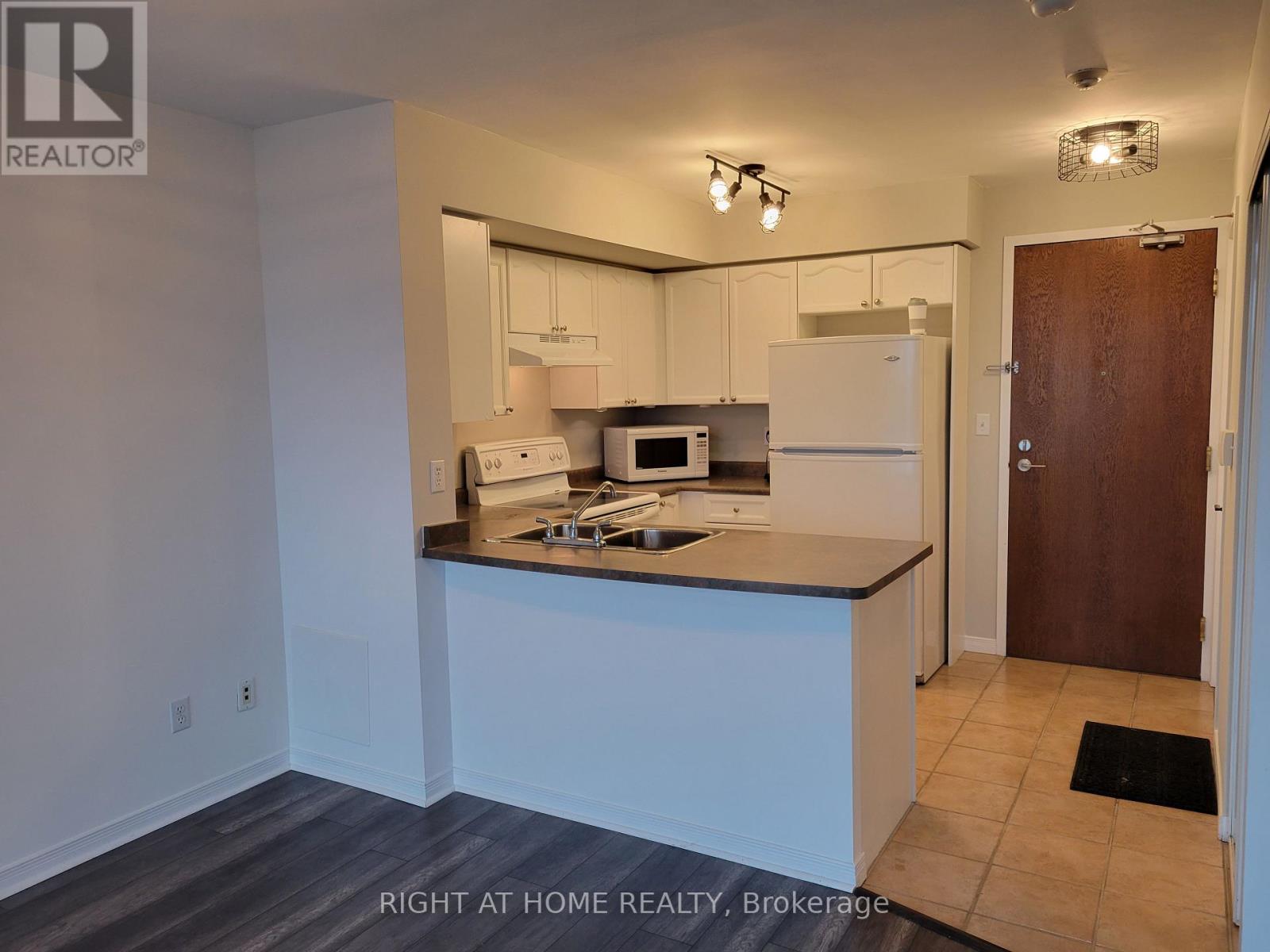622 - 3 Ellesmere Street, Richmond Hill, Ontario  L4B 4N2 - Photo 7 - N12041844