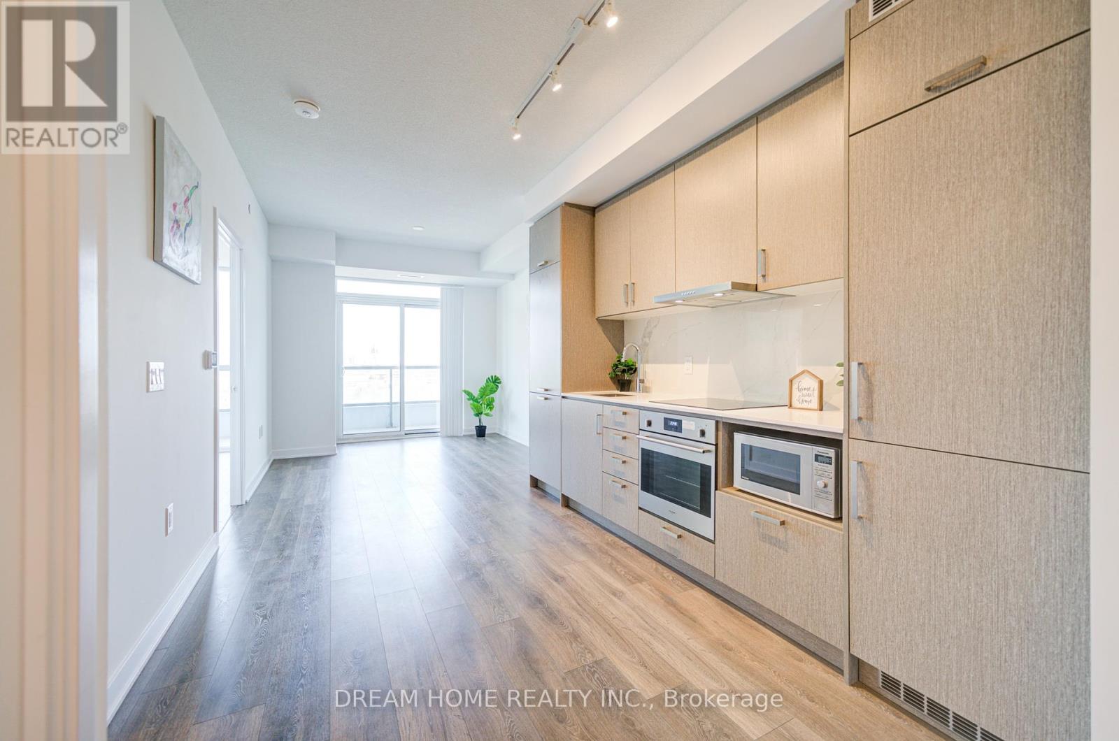 816 - 60 HONEYCRISP CRESCENT, Vaughan, Ontario