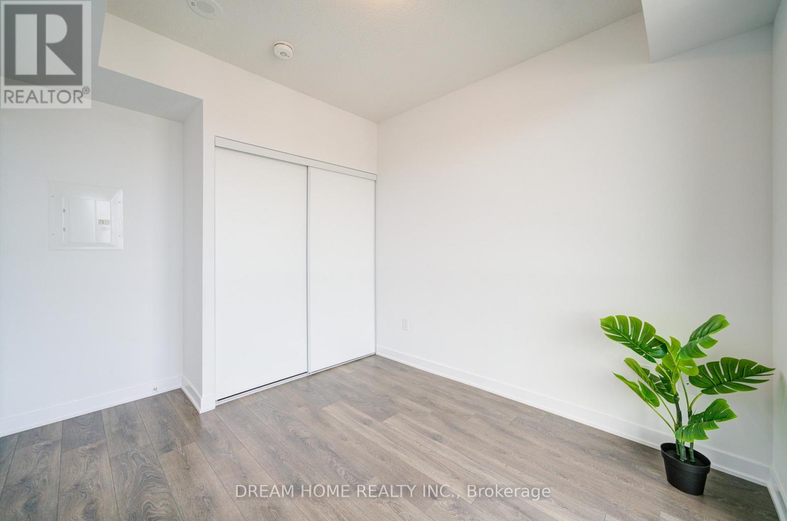 816 - 60 Honeycrisp Crescent, Vaughan, Ontario  L4K 0N5 - Photo 5 - N12041860