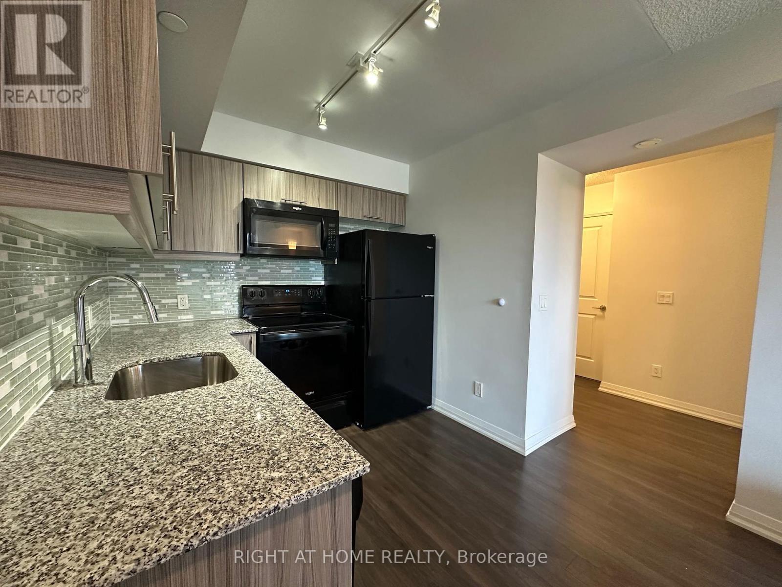 501 - 30 Meadowglen Place, Toronto, Ontario  M1G 0A6 - Photo 8 - E12041882