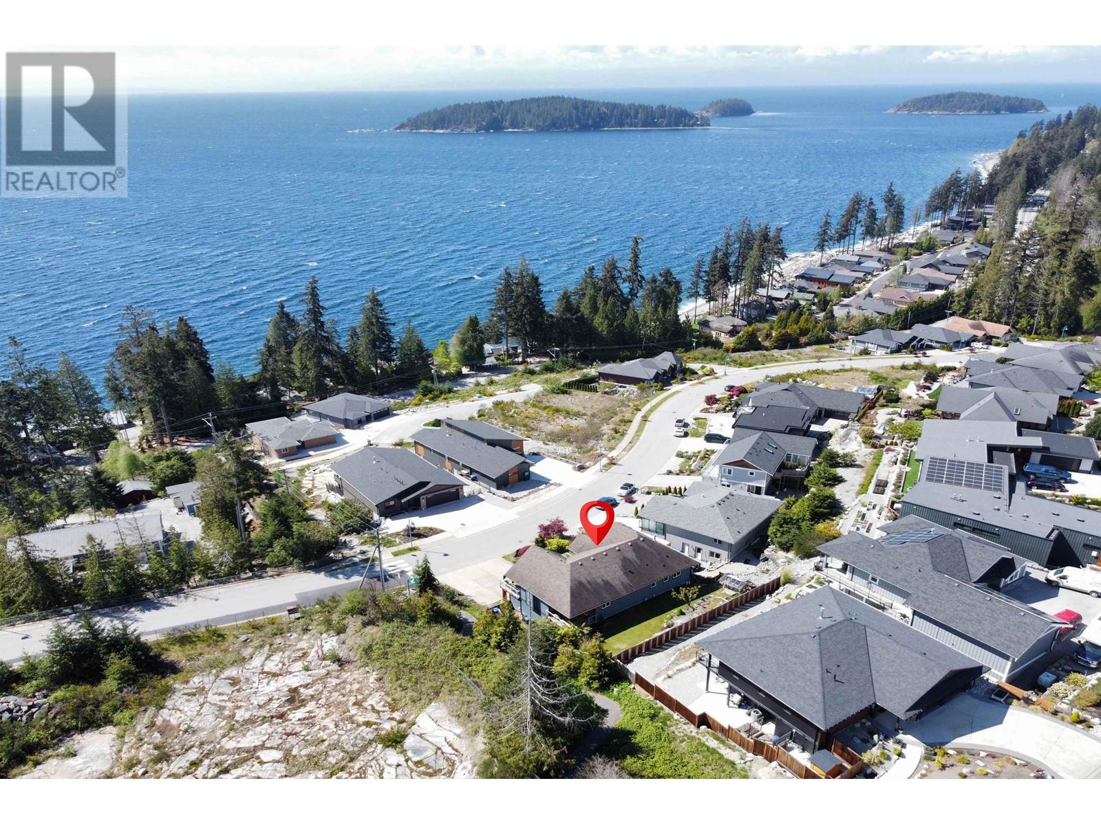 5936 Barnacle Street, Sechelt, British Columbia  V7Z 0V4 - Photo 3 - R2982141