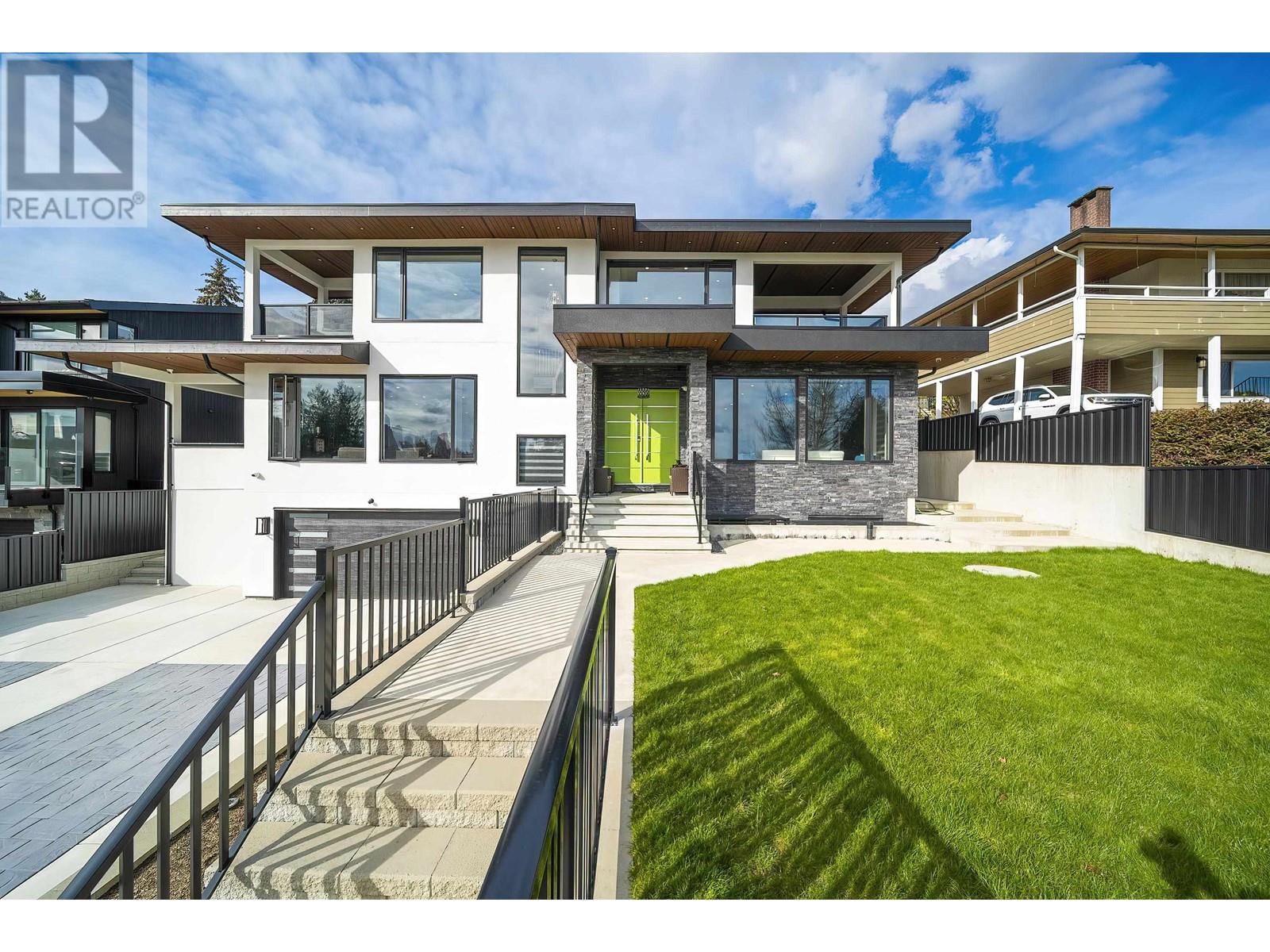 5535 Monarch Street, Burnaby, British Columbia  V5G 1Z9 - Photo 1 - R2981600