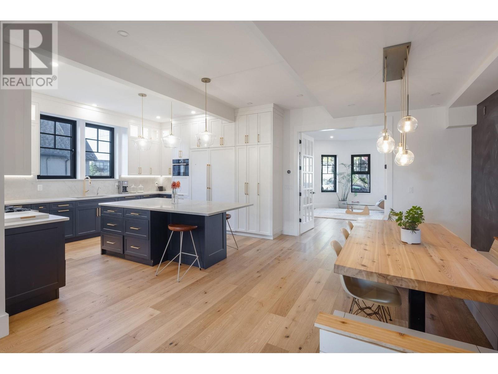 614 Fourth Avenue, New Westminster, British Columbia  V3M 1S4 - Photo 4 - R2981486