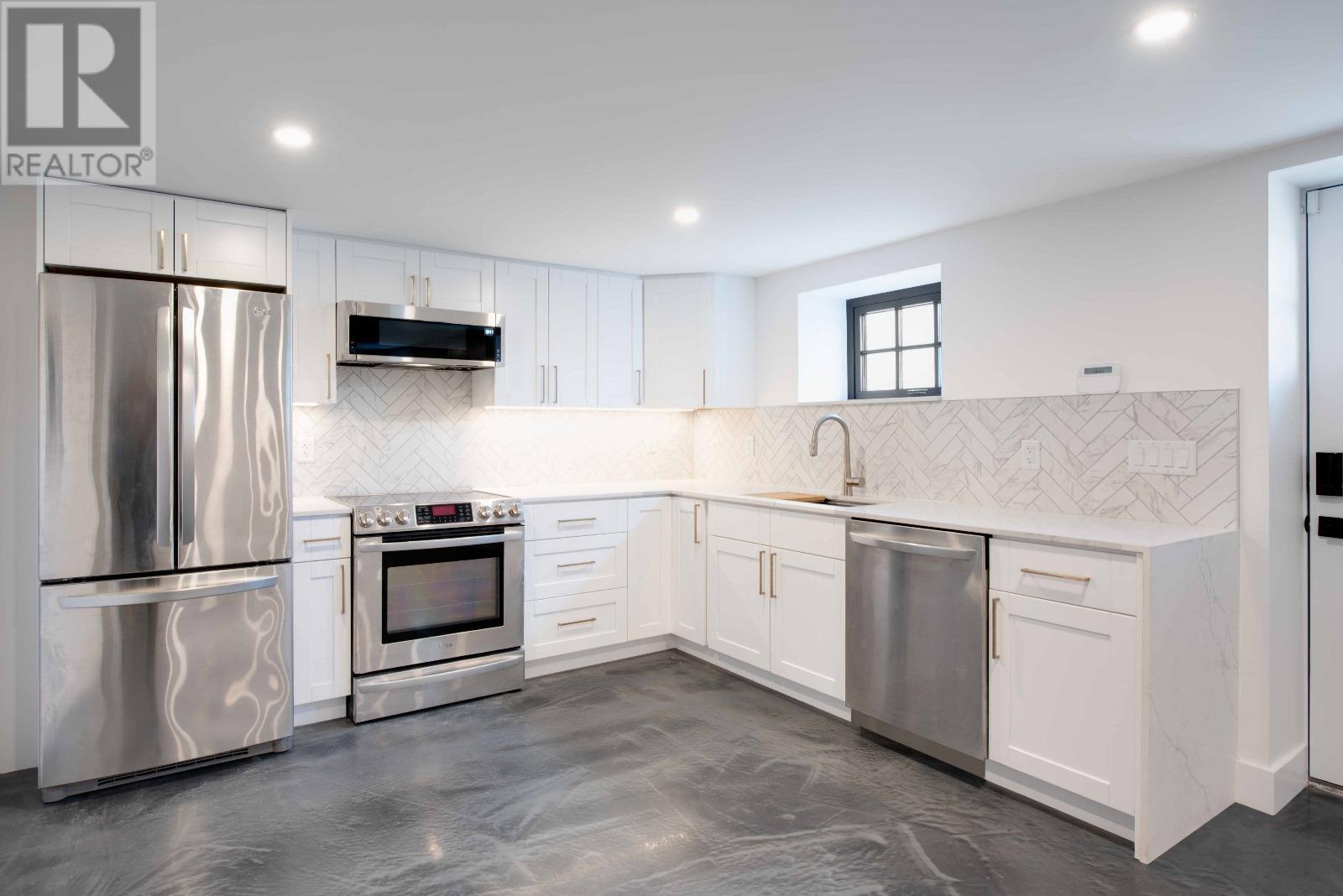 614 Fourth Avenue, New Westminster, British Columbia  V3M 1S4 - Photo 30 - R2981486