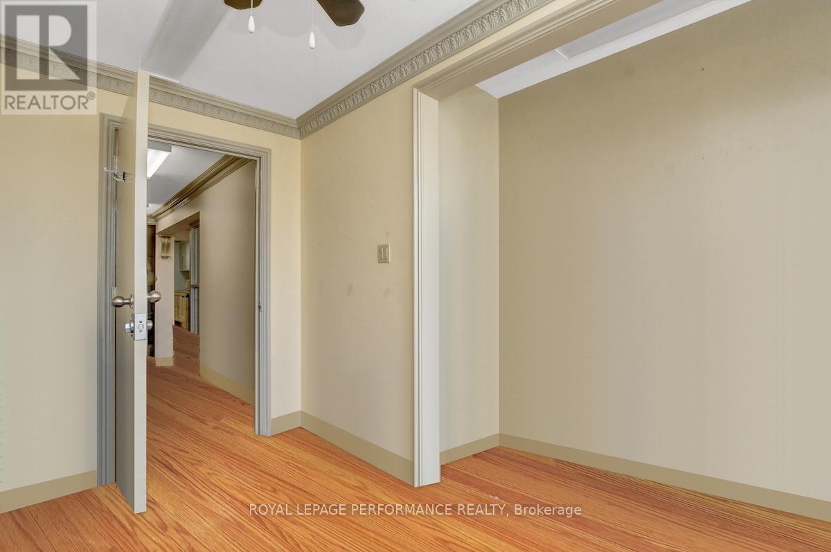 255 Montreal Road, Ottawa, Ontario  K1L 6C4 - Photo 11 - X12041940