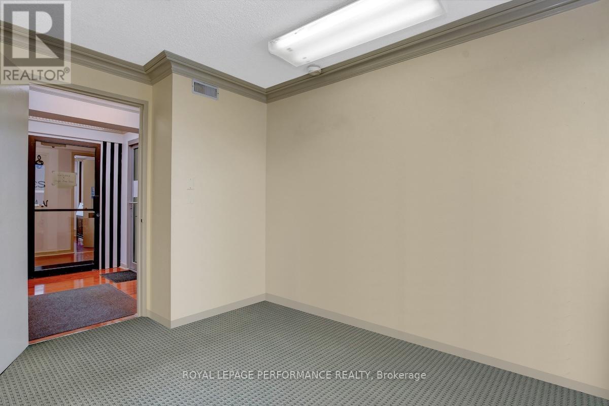 255 Montreal Road, Ottawa, Ontario  K1L 6C4 - Photo 14 - X12041940