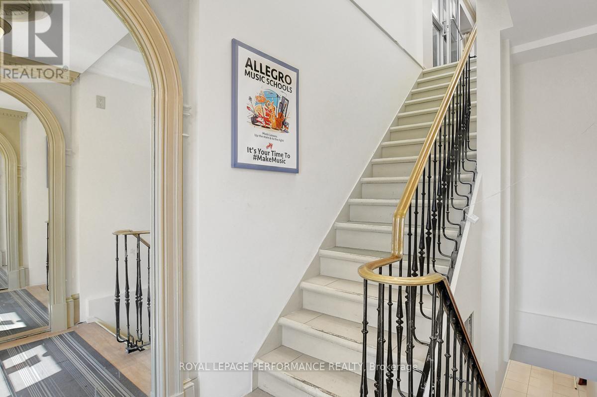 255 Montreal Road, Ottawa, Ontario  K1L 6C4 - Photo 3 - X12041940