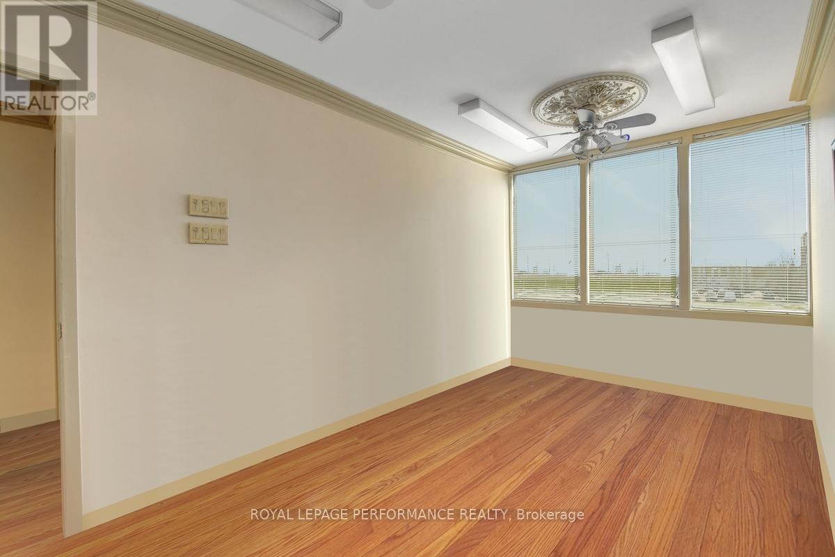 255 Montreal Road, Ottawa, Ontario  K1L 6C4 - Photo 9 - X12041940