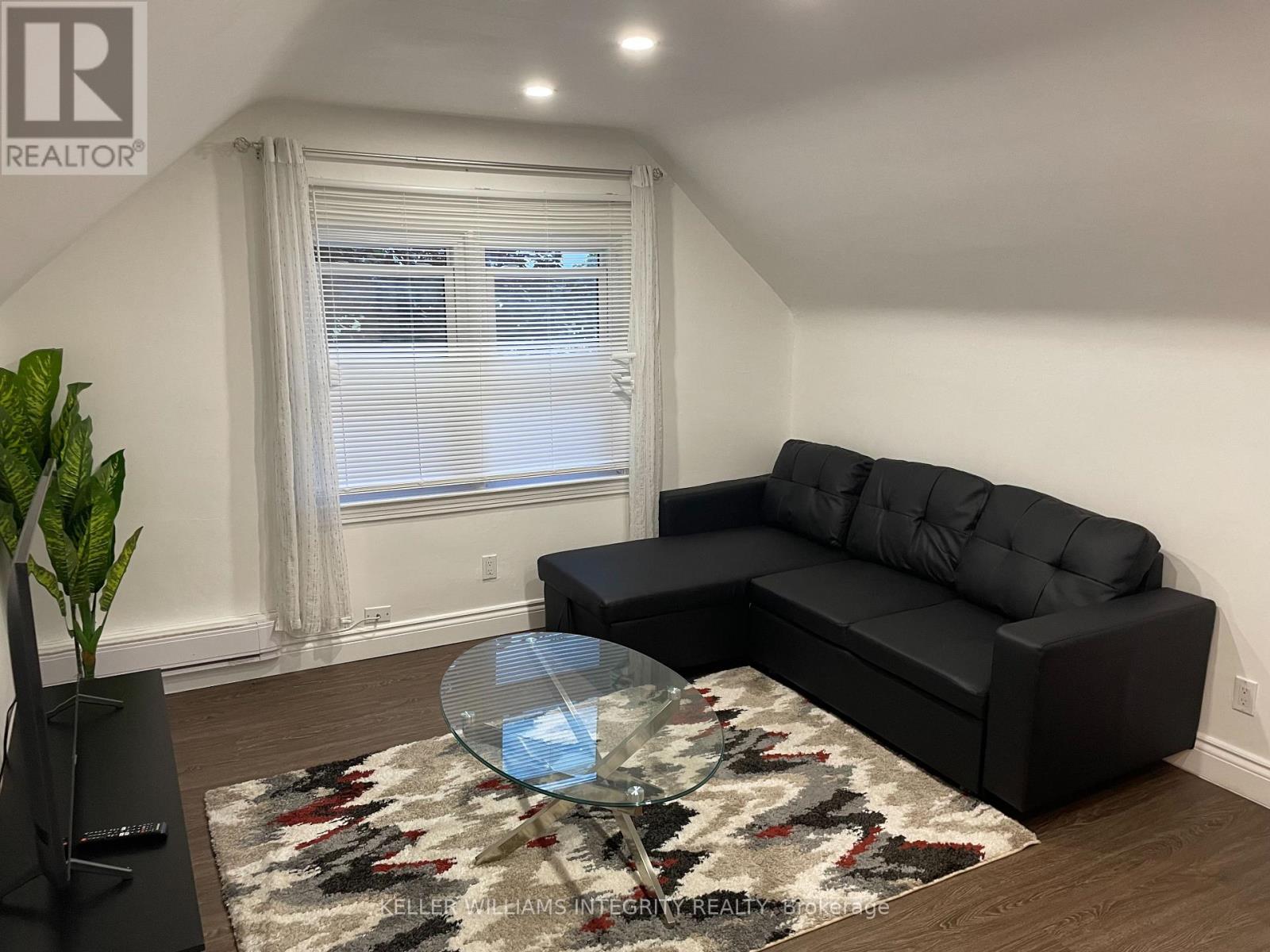 276 Mcarthur Avenue, Ottawa, Ontario  K1L 6P4 - Photo 2 - X12041947