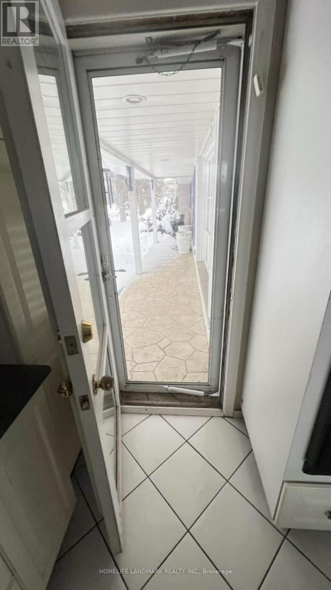 42 Saintfield Avenue, Toronto, Ontario  M3C 2M6 - Photo 14 - C11995007