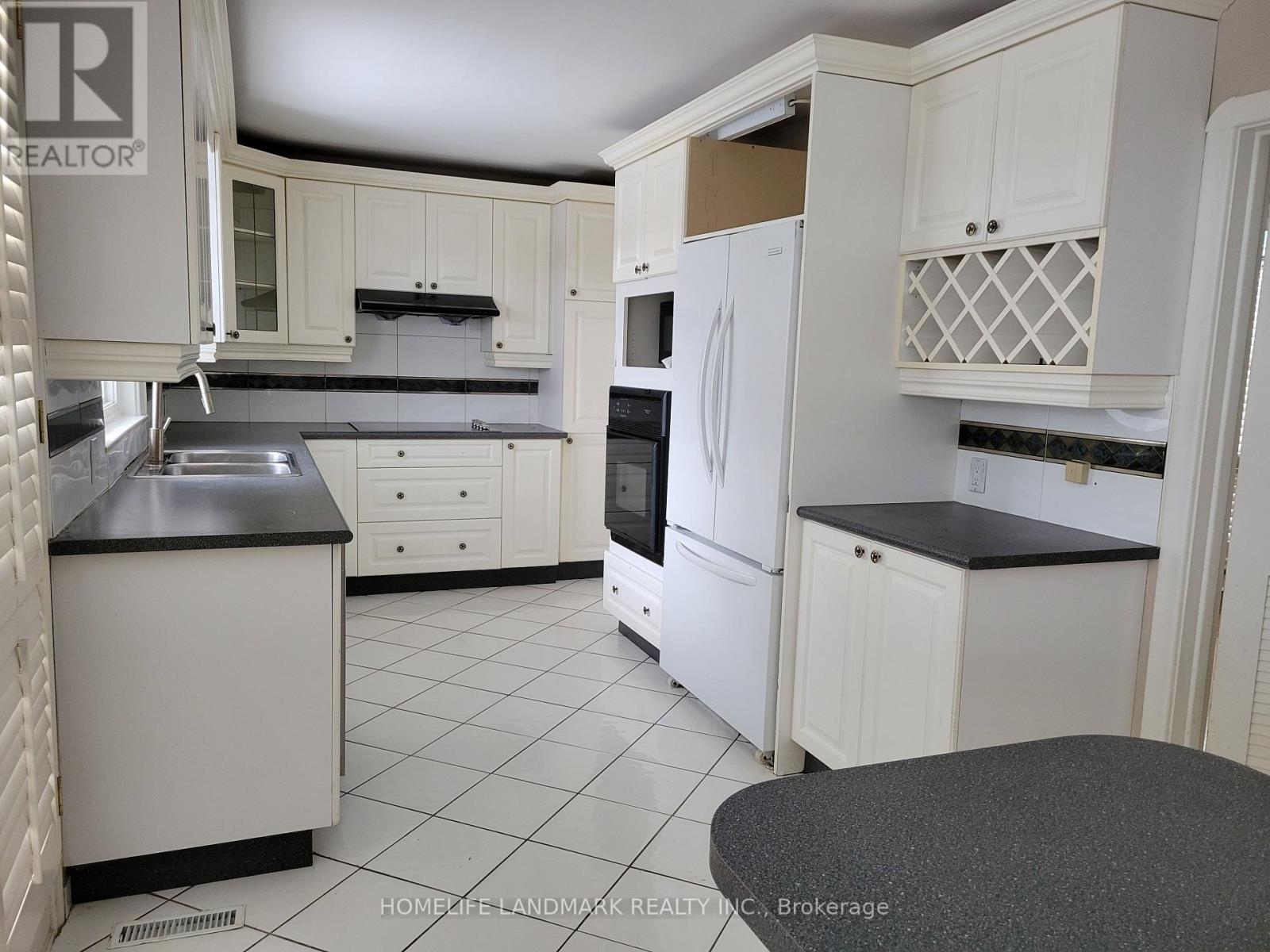 42 Saintfield Avenue, Toronto, Ontario  M3C 2M6 - Photo 3 - C11995007