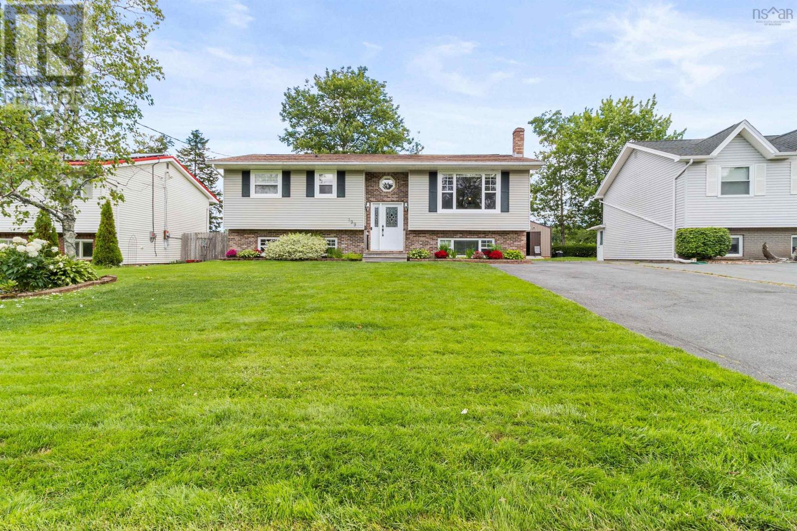 199 Sunnyvale Crescent, Lower Sackville, Nova Scotia  B4E 2S9 - Photo 2 - 202505826