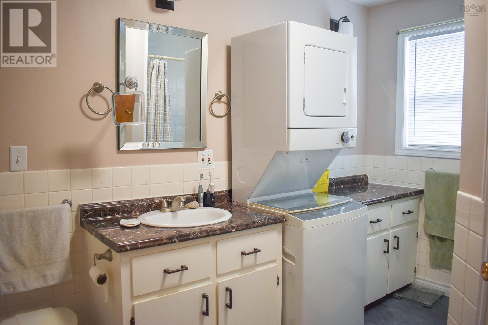 153 Mcgee Street, Springhill, Nova Scotia  B0M 1X0 - Photo 11 - 202505831