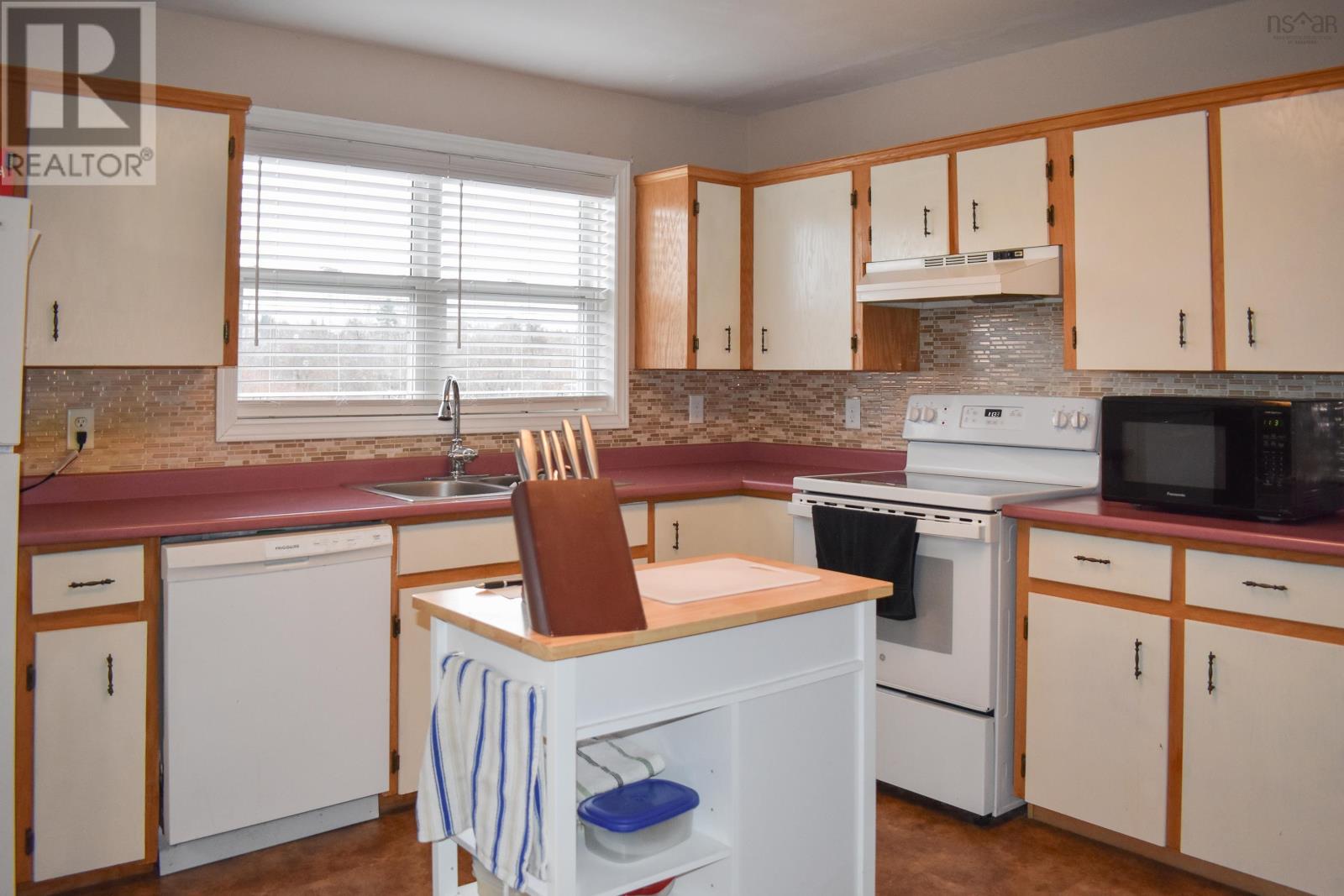 153 Mcgee Street, Springhill, Nova Scotia  B0M 1X0 - Photo 5 - 202505831