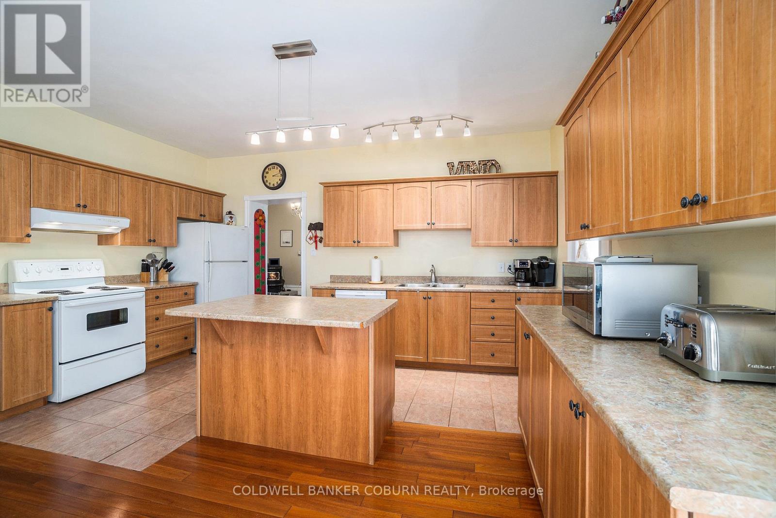 2327 Hwy 31 Highway, North Dundas, Ontario  K0C 2K0 - Photo 9 - X12042040
