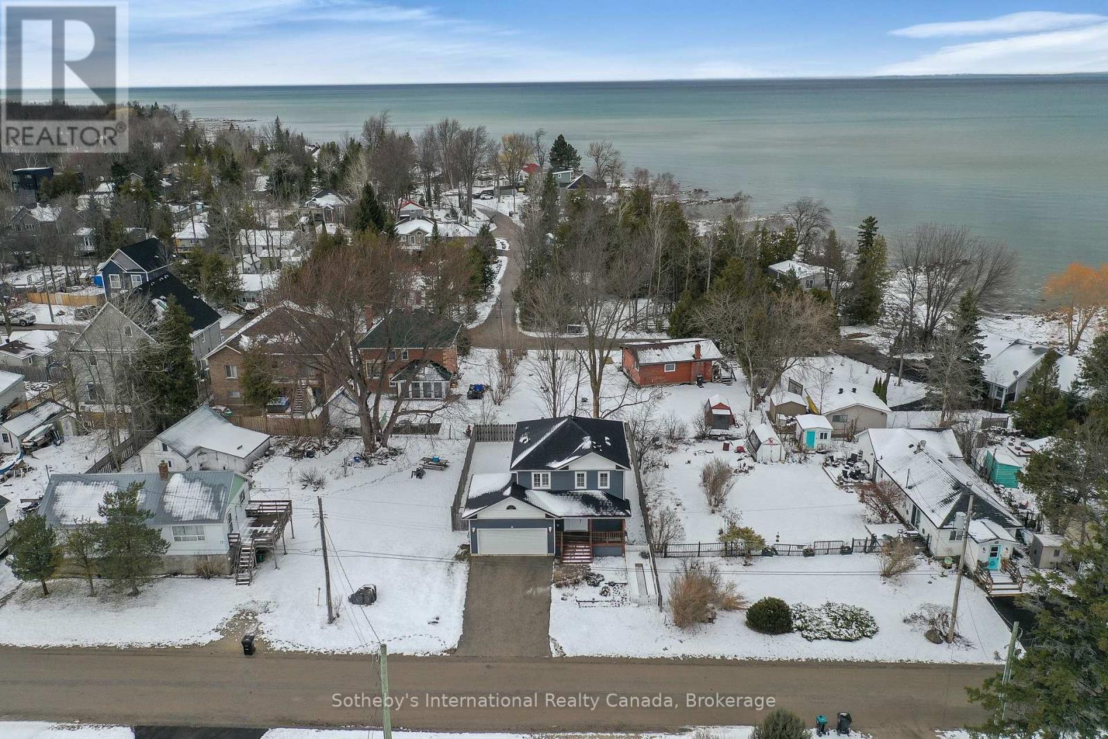 16 Nottawa Road, Wasaga Beach, Ontario  L9Y 2Y6 - Photo 2 - S12042037