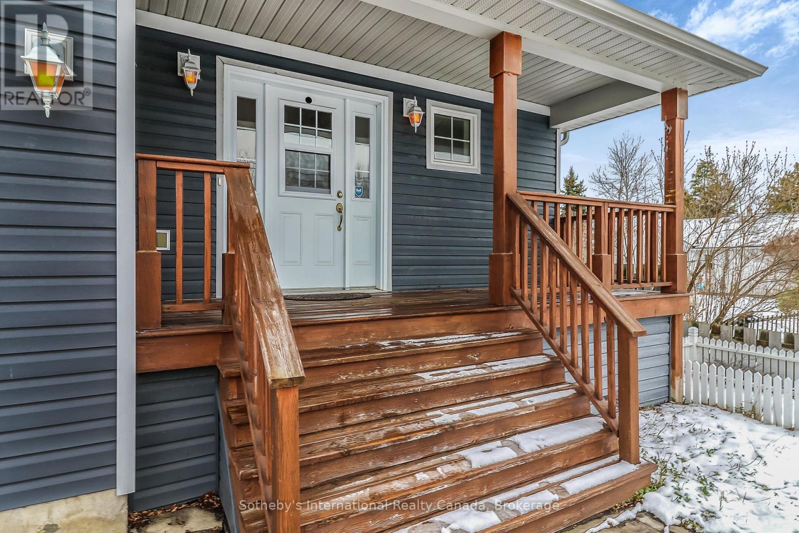 16 Nottawa Road, Wasaga Beach, Ontario  L9Y 2Y6 - Photo 3 - S12042037