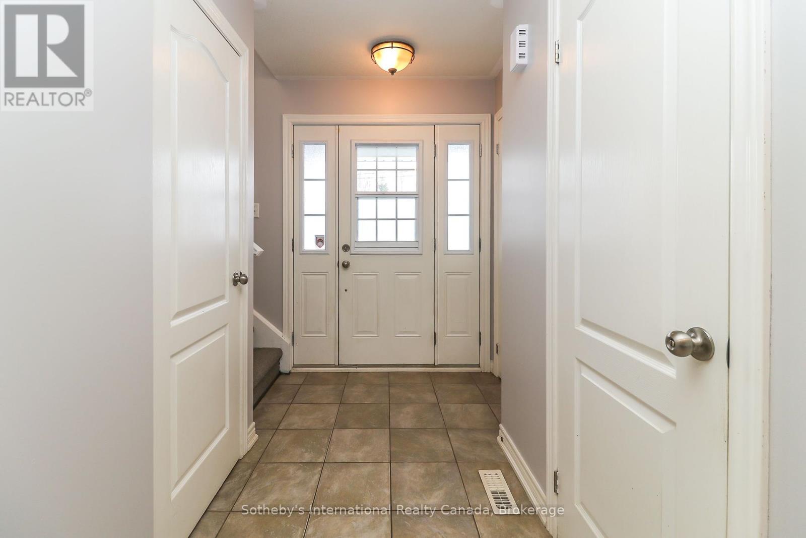 16 Nottawa Road, Wasaga Beach, Ontario  L9Y 2Y6 - Photo 4 - S12042037