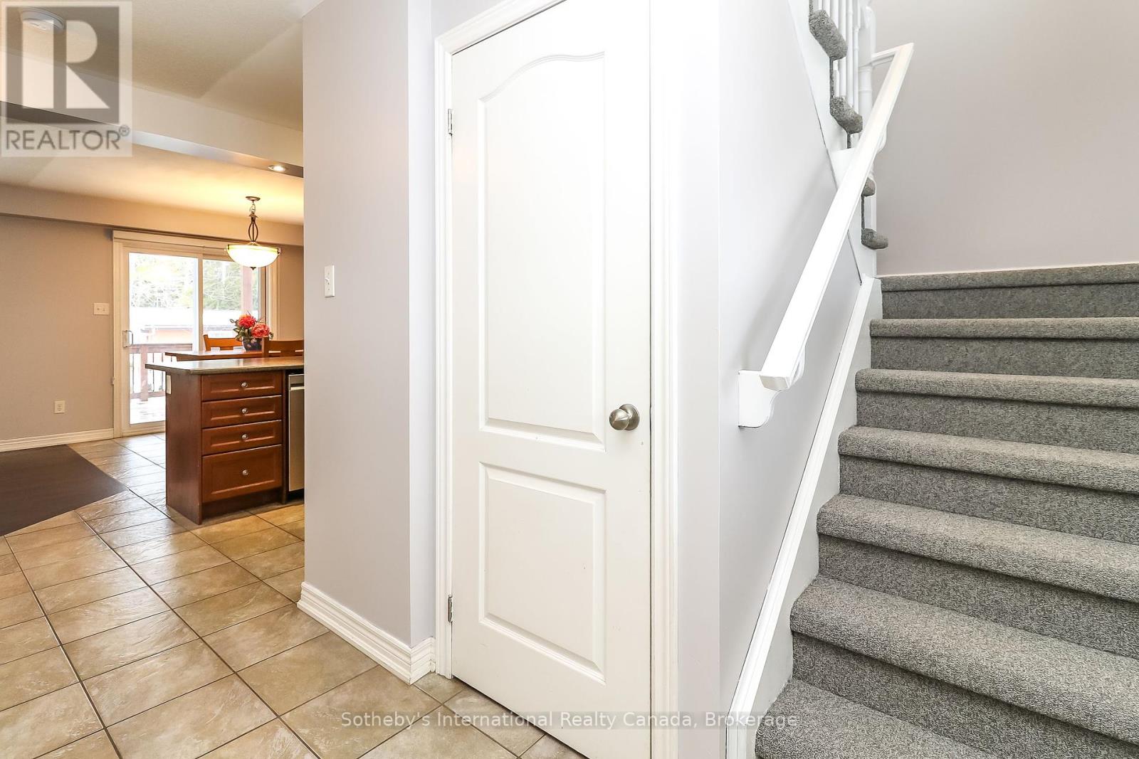 16 Nottawa Road, Wasaga Beach, Ontario  L9Y 2Y6 - Photo 5 - S12042037