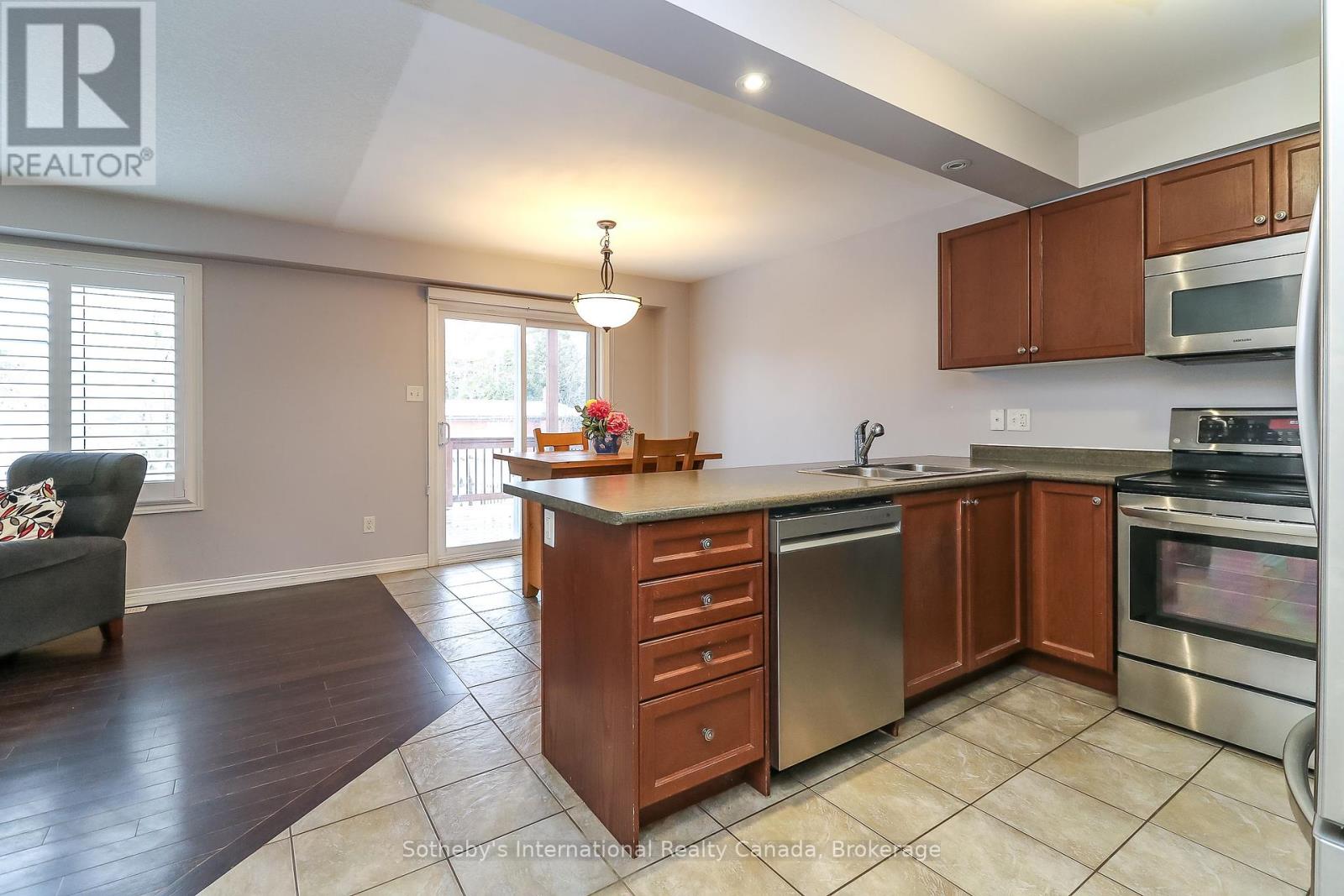 16 Nottawa Road, Wasaga Beach, Ontario  L9Y 2Y6 - Photo 6 - S12042037
