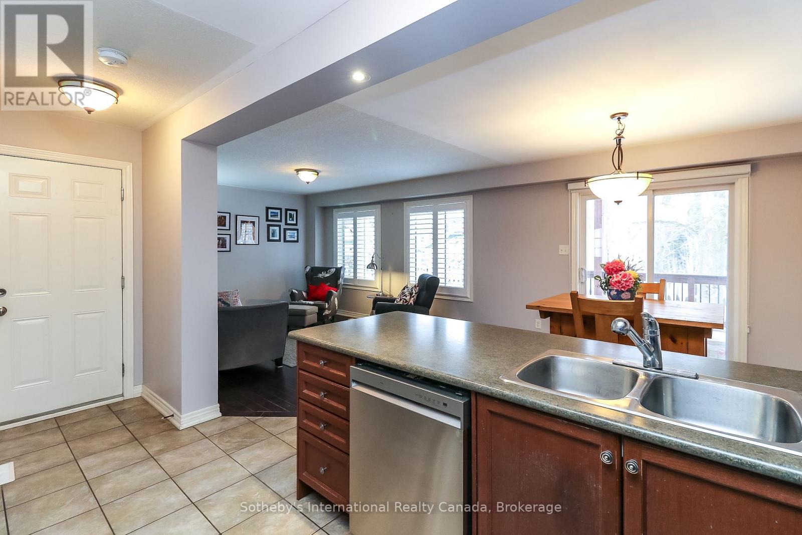 16 Nottawa Road, Wasaga Beach, Ontario  L9Y 2Y6 - Photo 8 - S12042037