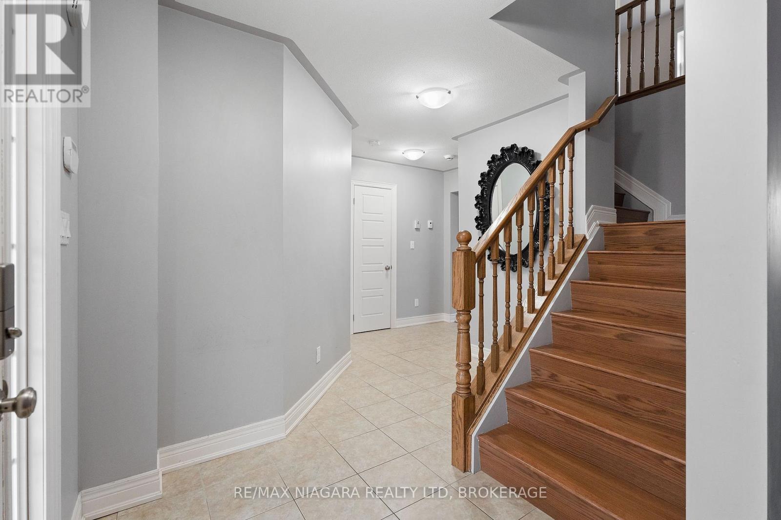 Property at 3960 VILLAGE CREEK DRIVE image 4