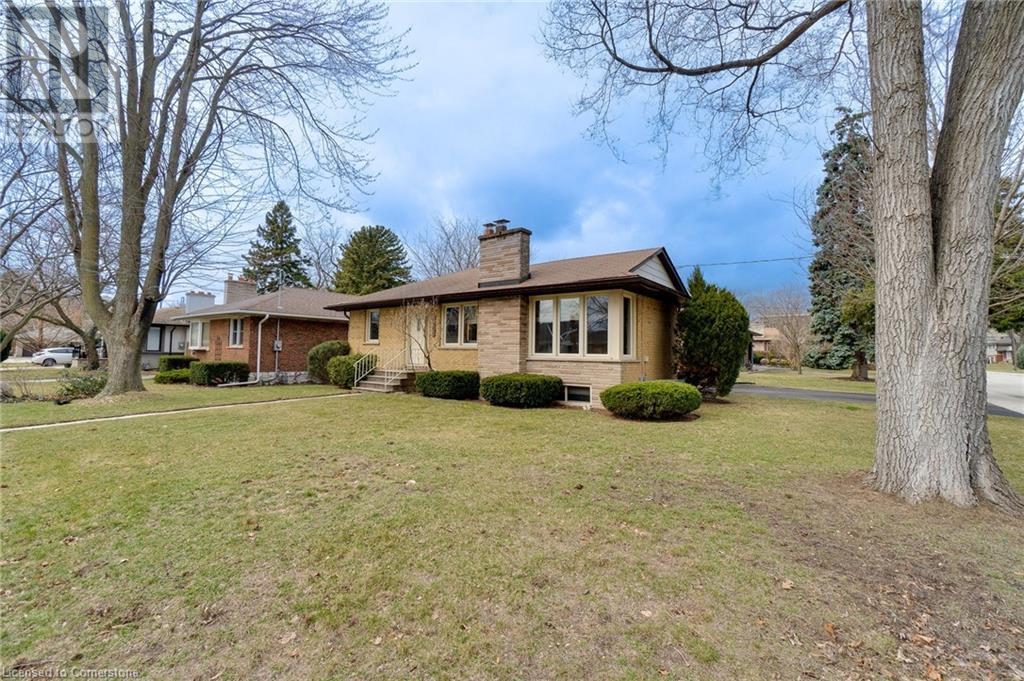 Property at 1435 ALFRED Crescent image 3